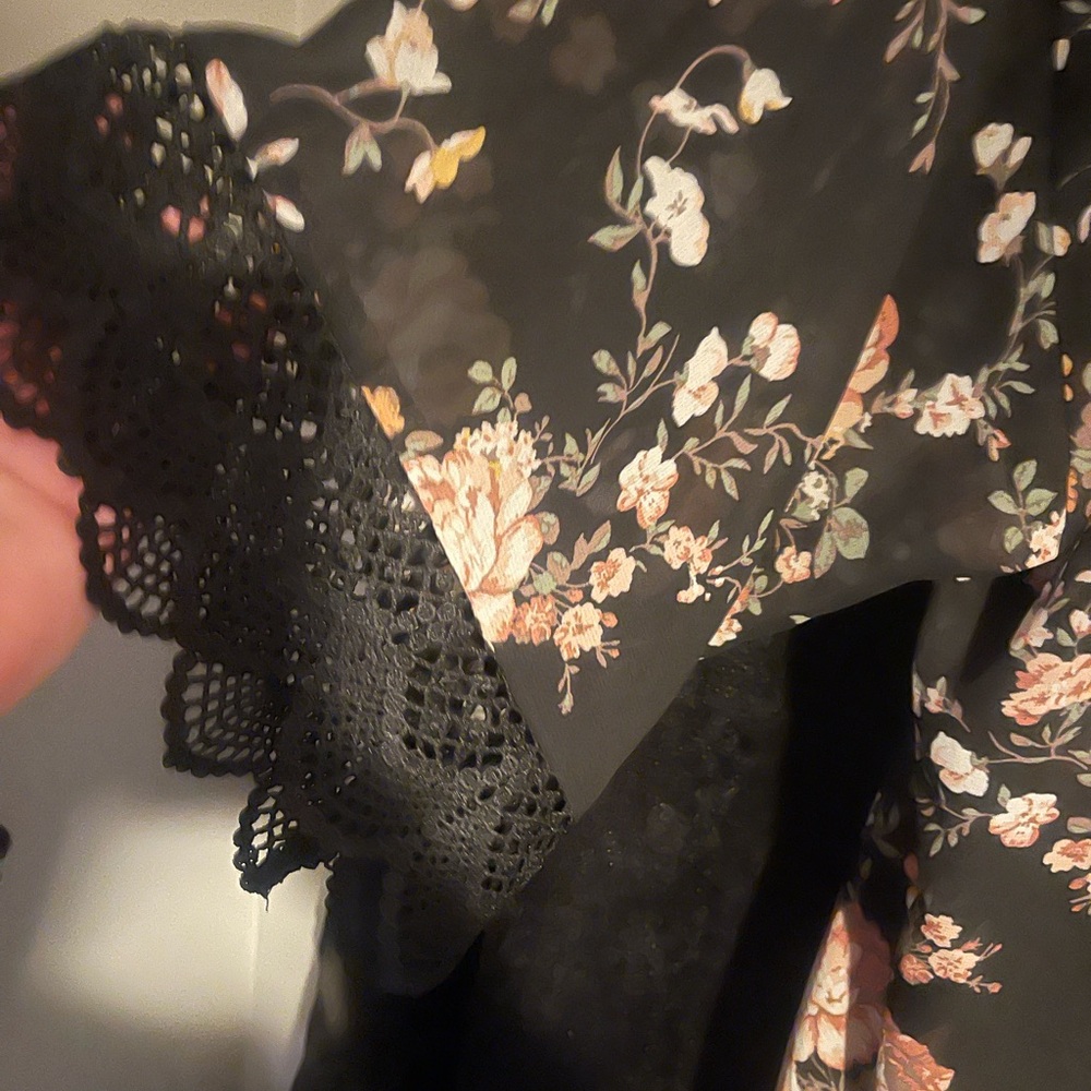 Wallflower Black Floral Lace-Trim Robe - Picture 2 of 2